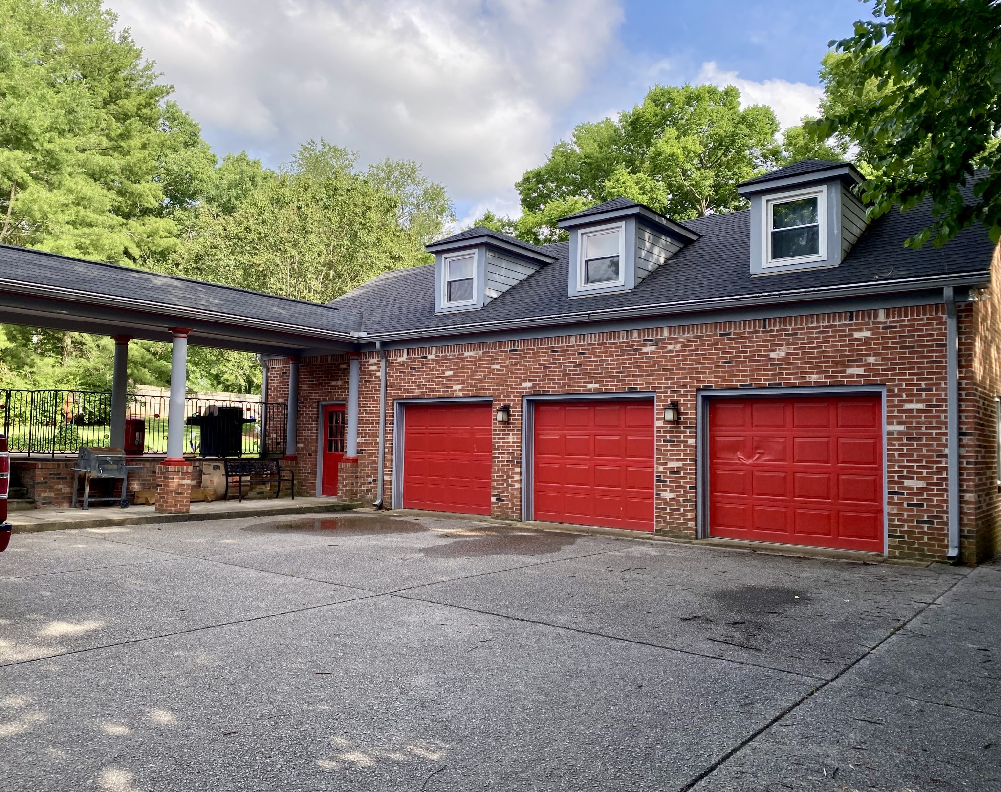 1206 Holly Hill Dr