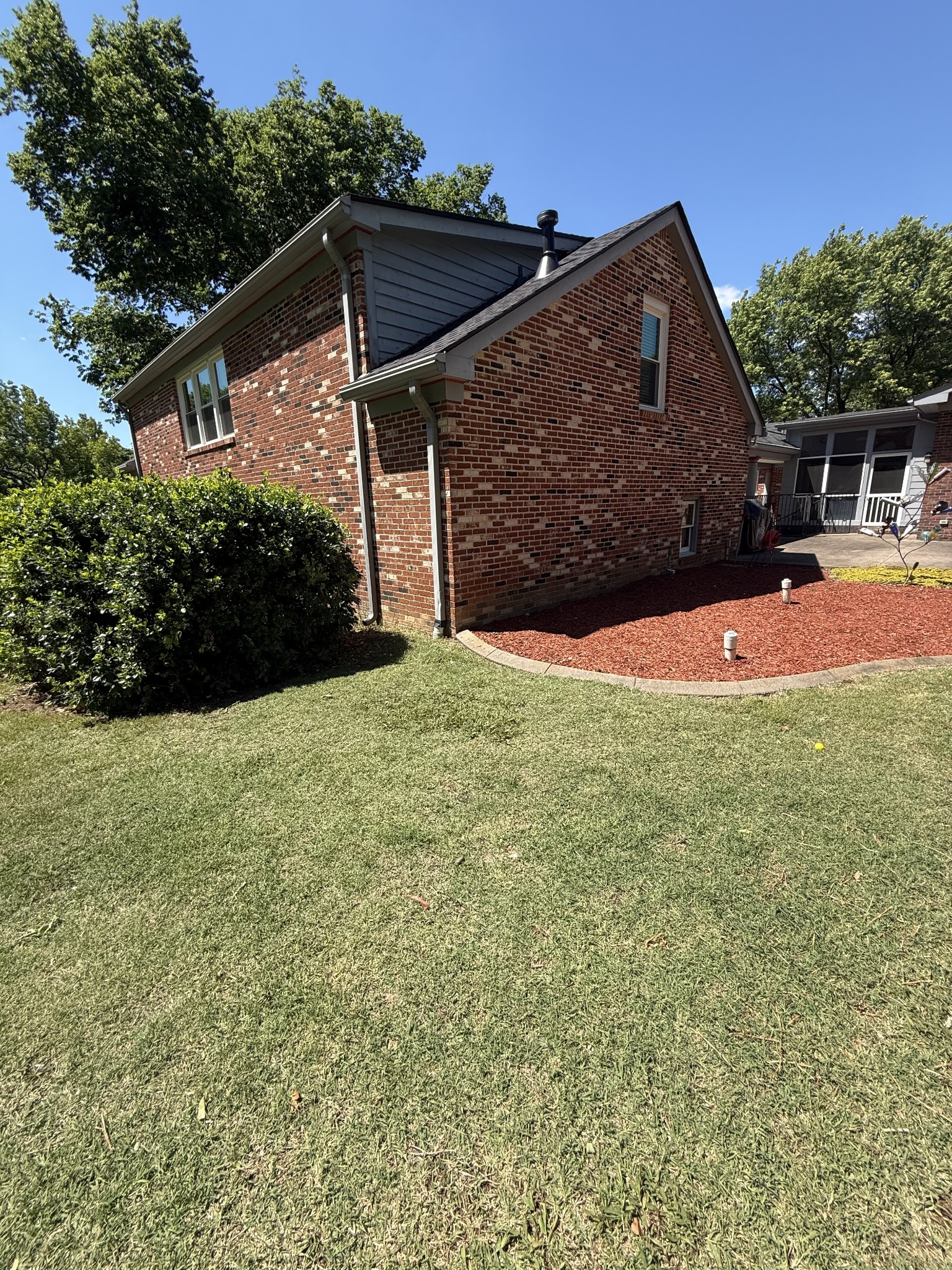 1206 Holly Hill Dr