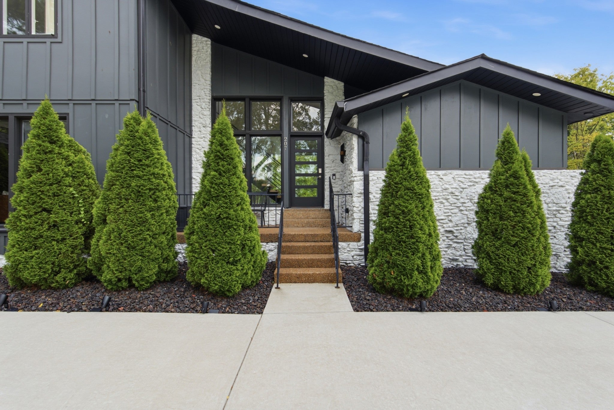 207 Bluegrass Dr