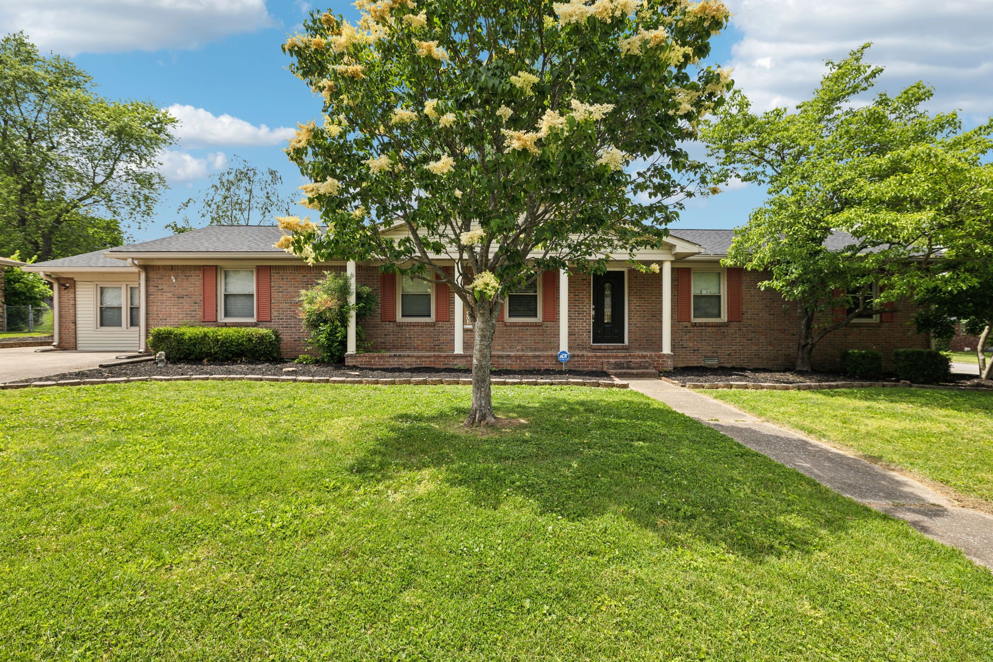 805 Springmont Dr