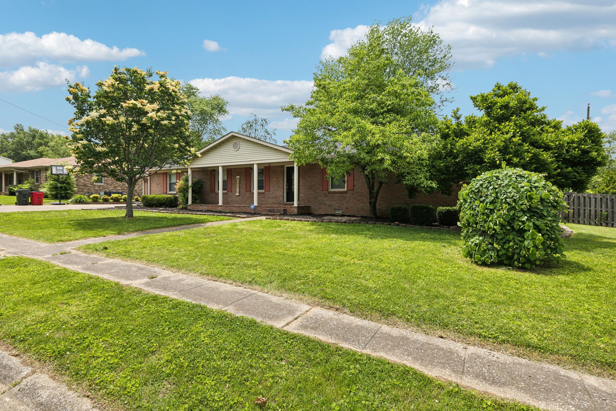 805 Springmont Dr