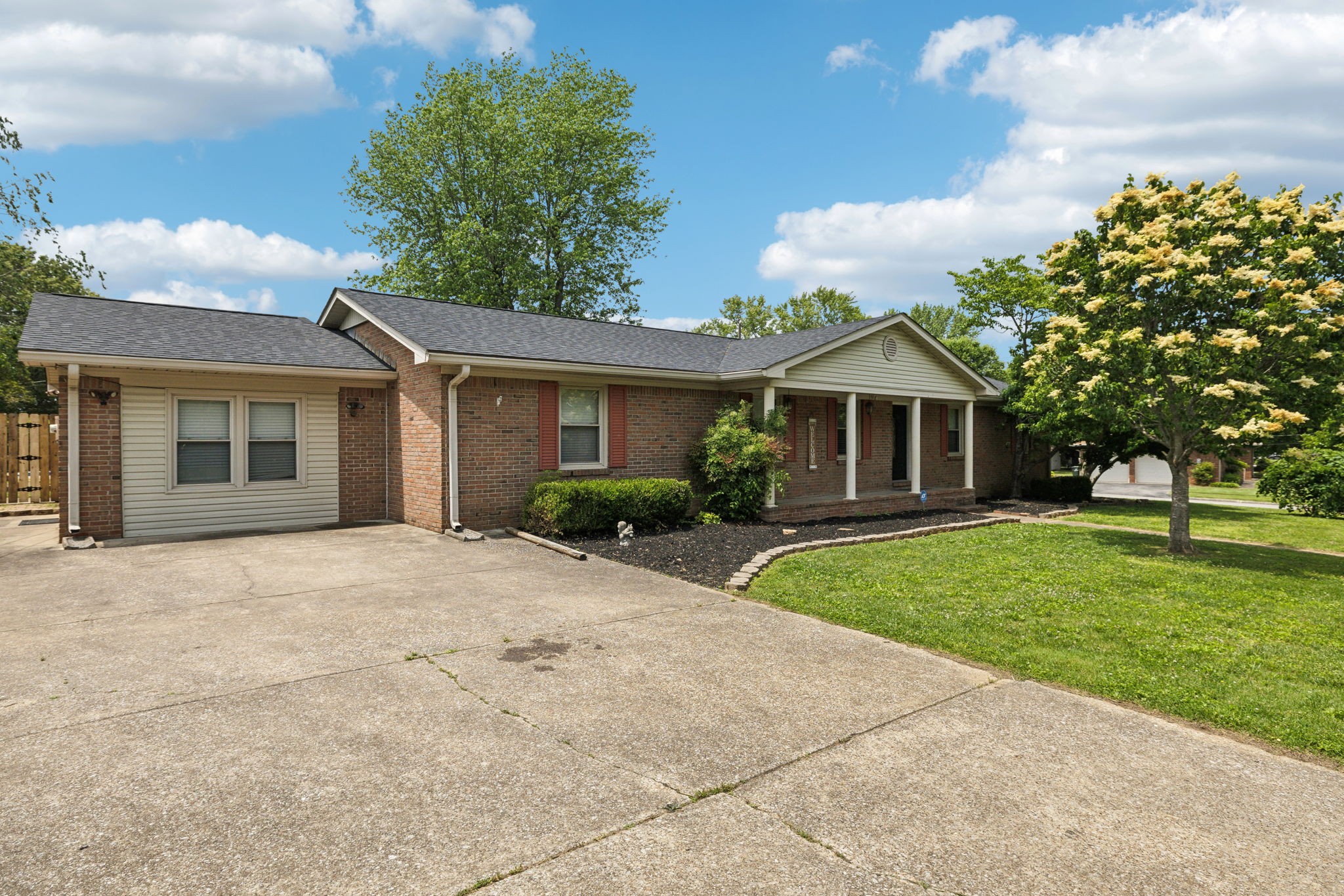 805 Springmont Dr