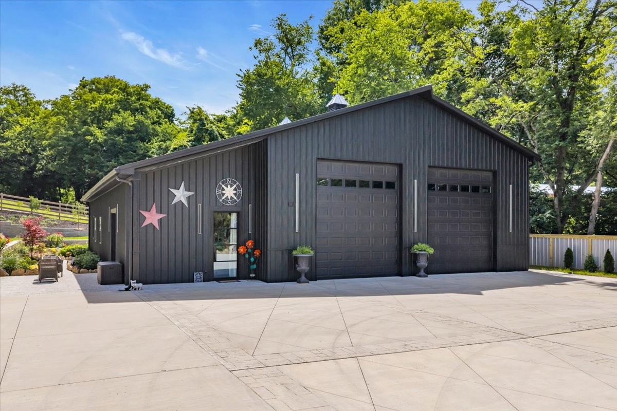 2896 Fly Rd
