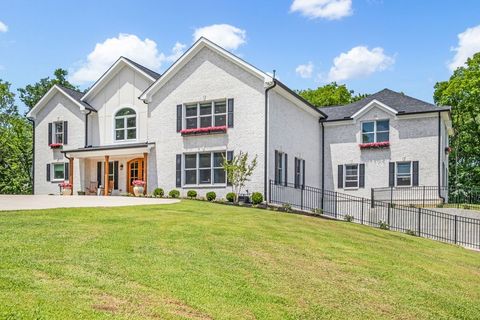 135 Curtiswood Dr Hendersonville TN 37075