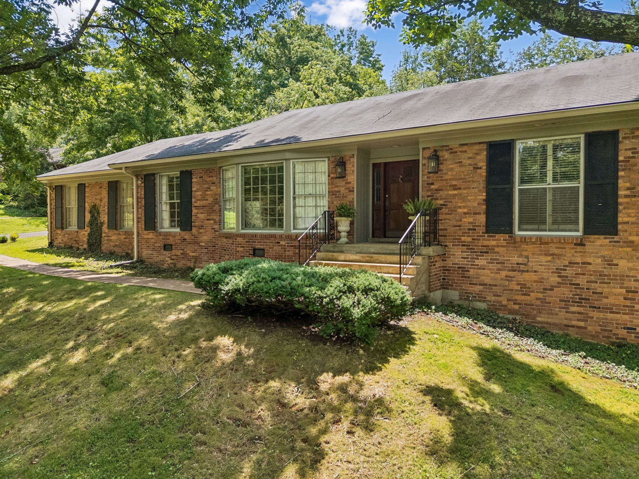 6513 Brownlee Dr, Nashville TN 37205 5-bed home, photo 4 of 30
