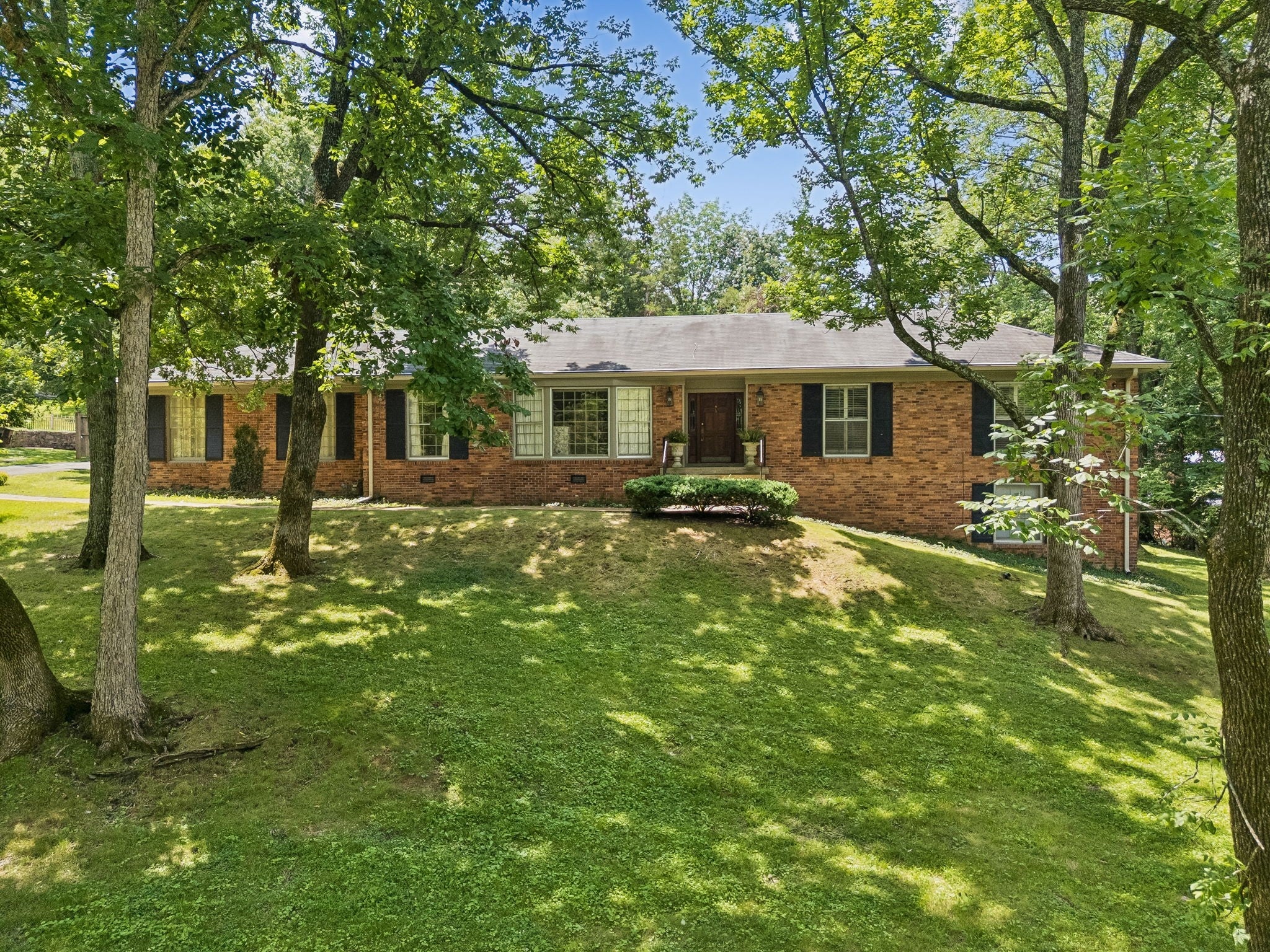 5-bed listing at 6513 Brownlee Dr, Nashville
