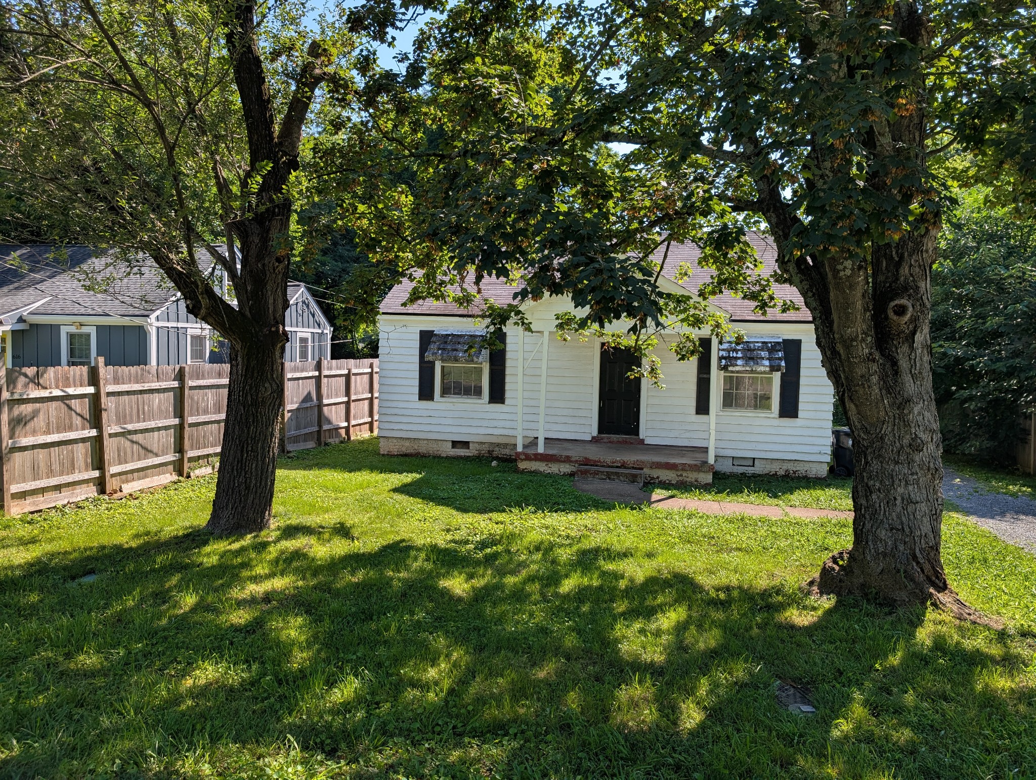 614 Kingwood Dr