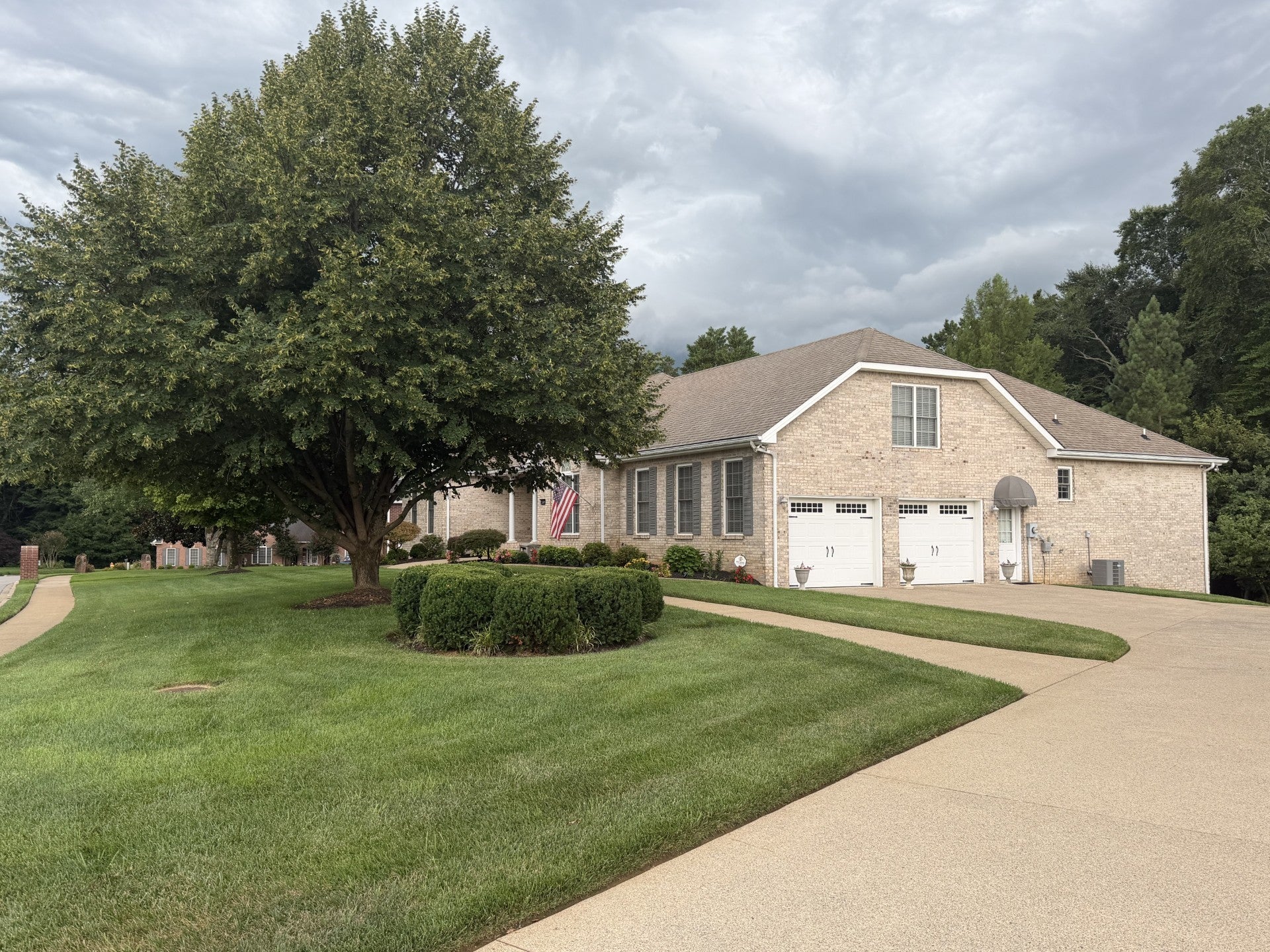2559 Hedgerow Ln