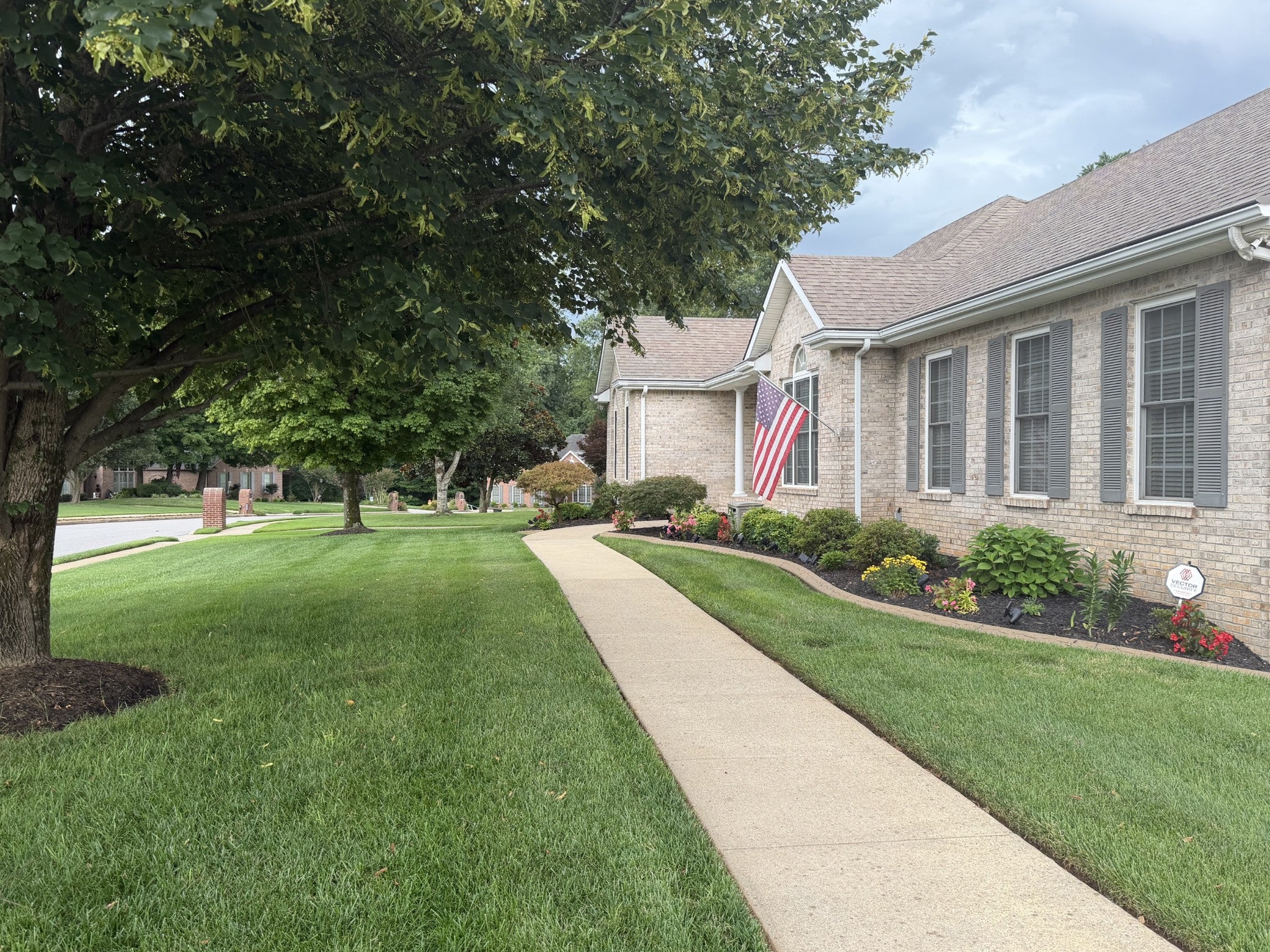 2559 Hedgerow Ln