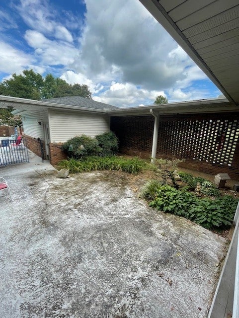 111 Grandview Dr