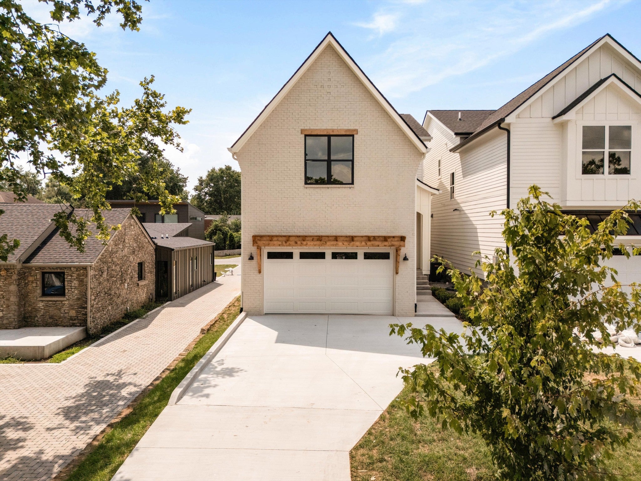 4-bed listing at 1520a Corder Dr, Nashville