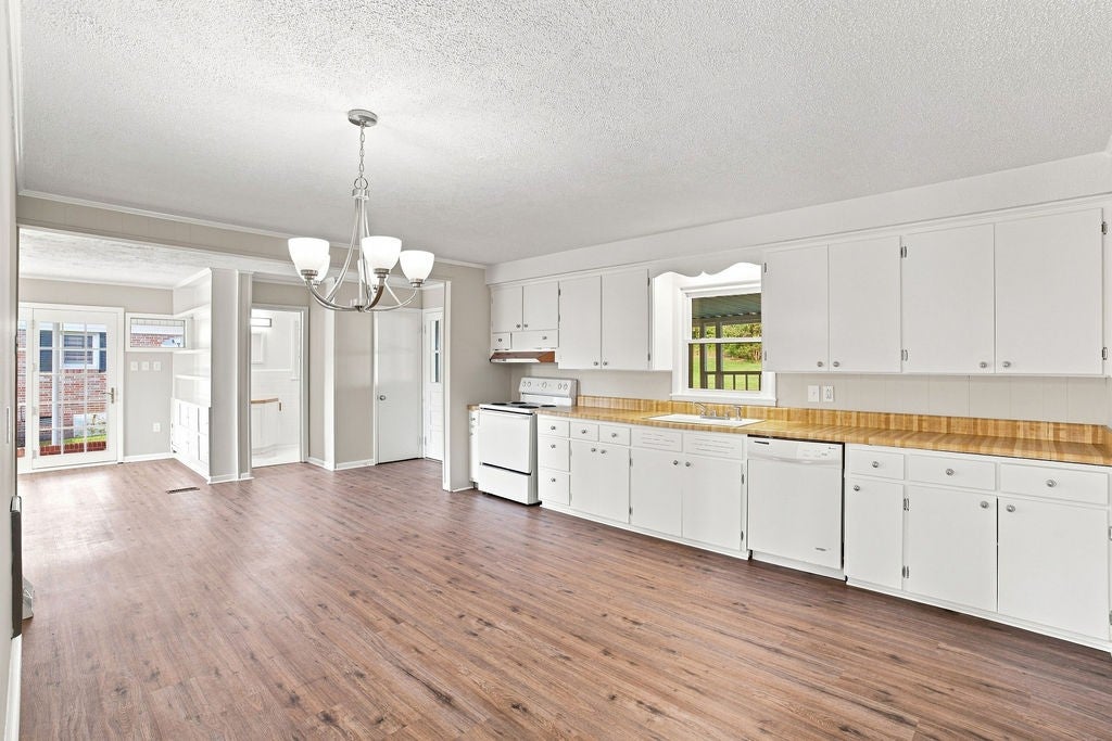 105 Tollgate Rd