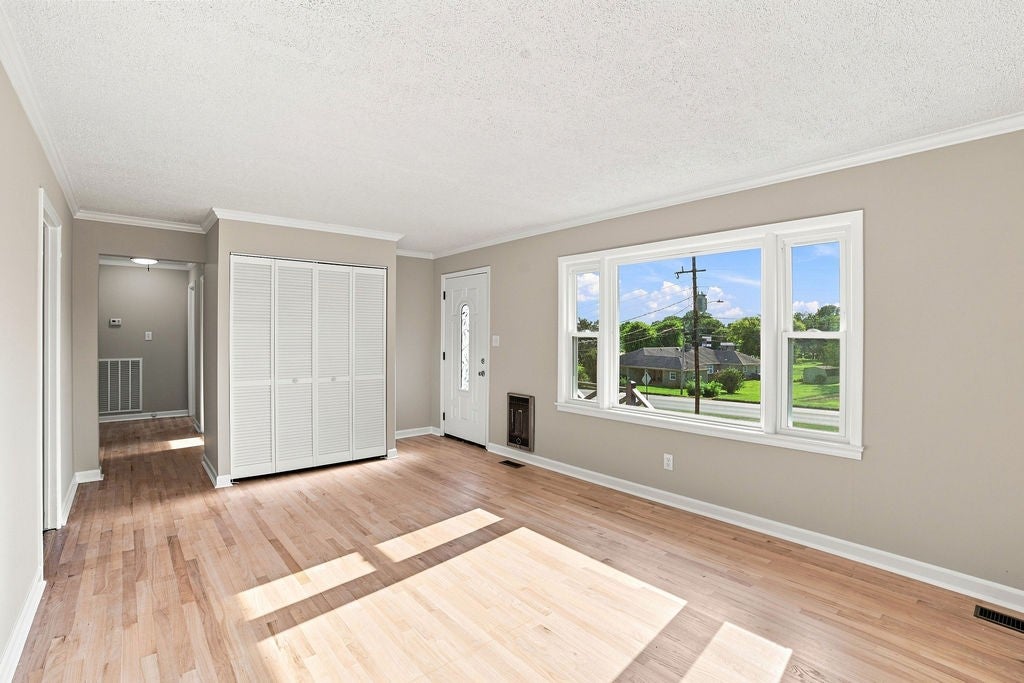 105 Tollgate Rd