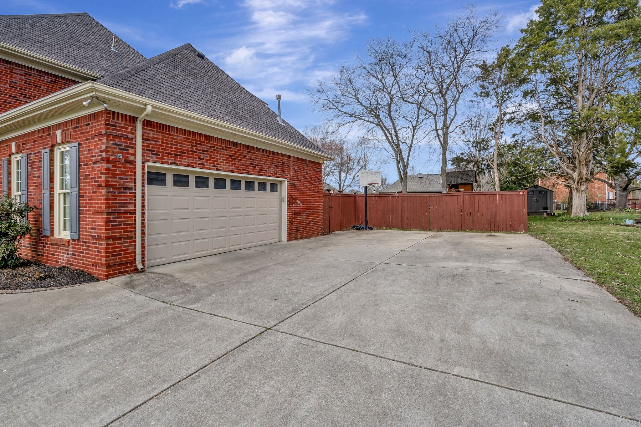 Murfreesboro, Tennessee 37129, United States, 5 Bedrooms Bedrooms, ,4 BathroomsBathrooms,Residential,Active,83167