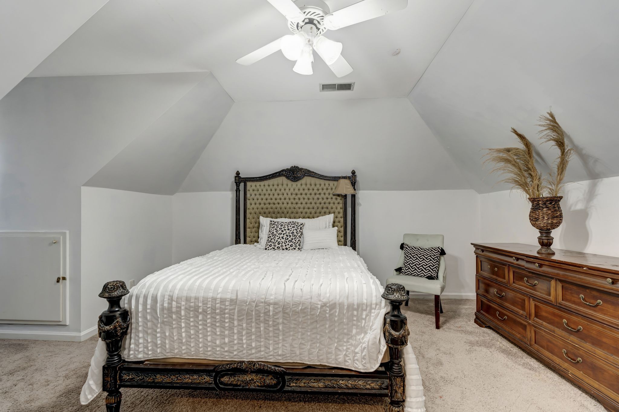 Murfreesboro, Tennessee 37129, United States, 5 Bedrooms Bedrooms, ,4 BathroomsBathrooms,Residential,Active,83167