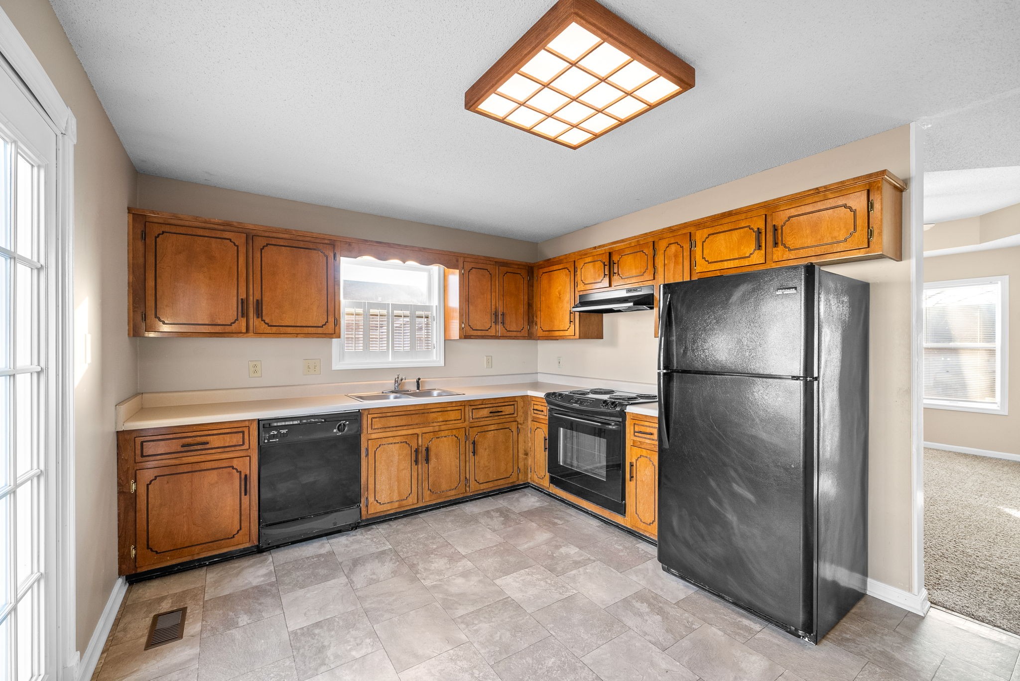 Clarksville, Tennessee 37042, United States, 3 Bedrooms Bedrooms, ,2 BathroomsBathrooms,Residential,Active,23084