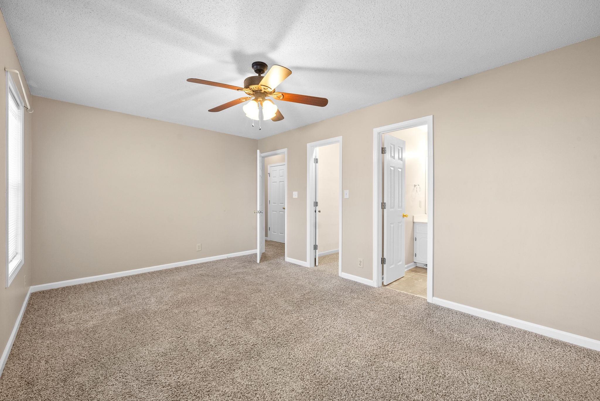 Clarksville, Tennessee 37042, United States, 3 Bedrooms Bedrooms, ,2 BathroomsBathrooms,Residential,Active,23084