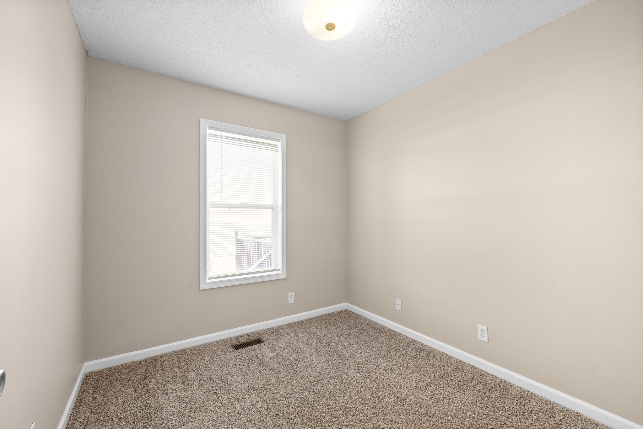 Clarksville, Tennessee 37042, United States, 3 Bedrooms Bedrooms, ,2 BathroomsBathrooms,Residential,Active,23084