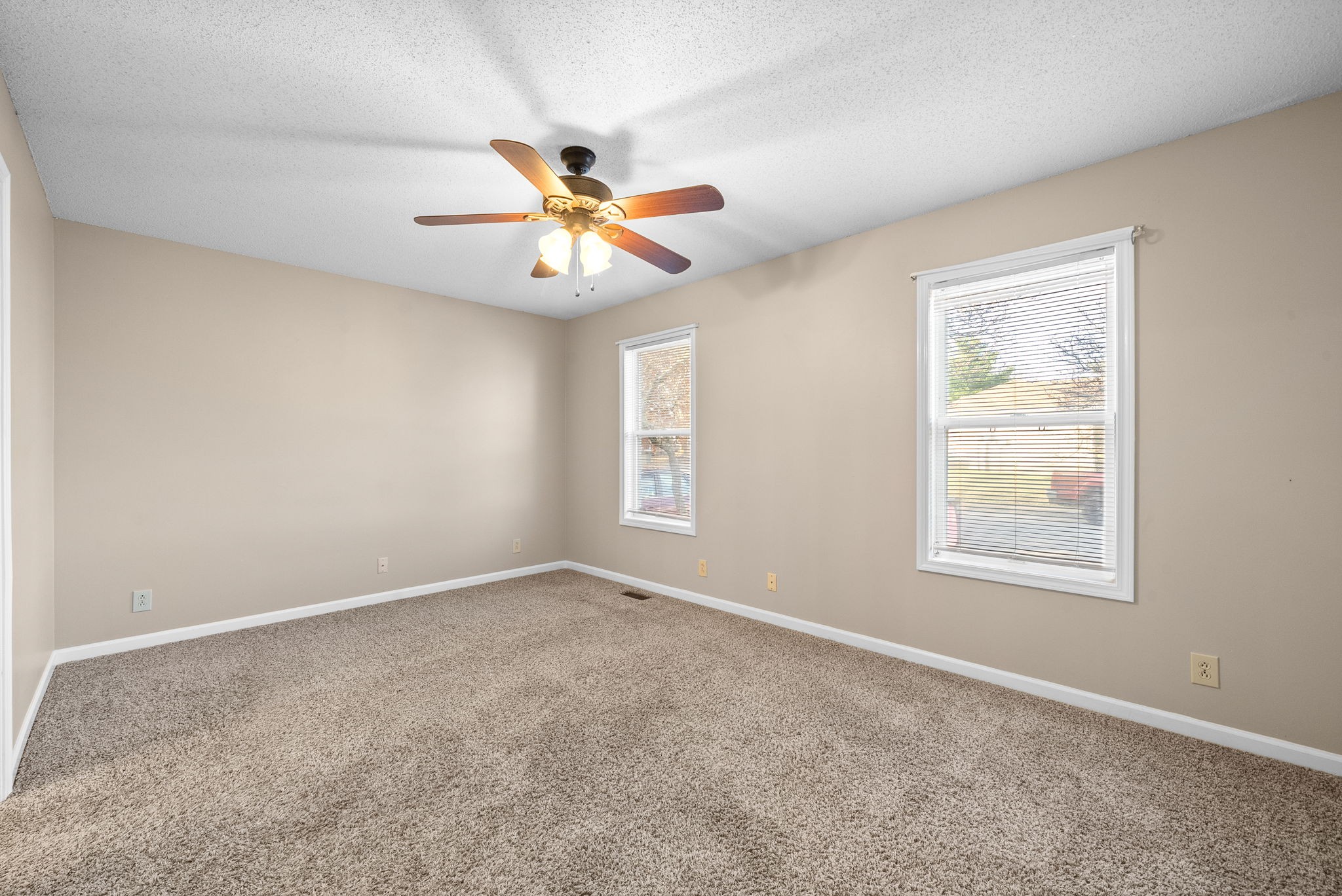 Clarksville, Tennessee 37042, United States, 3 Bedrooms Bedrooms, ,2 BathroomsBathrooms,Residential,Active,23084