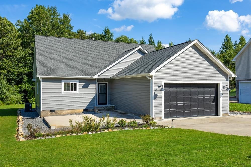 1428 Woodland Cove Drive NE