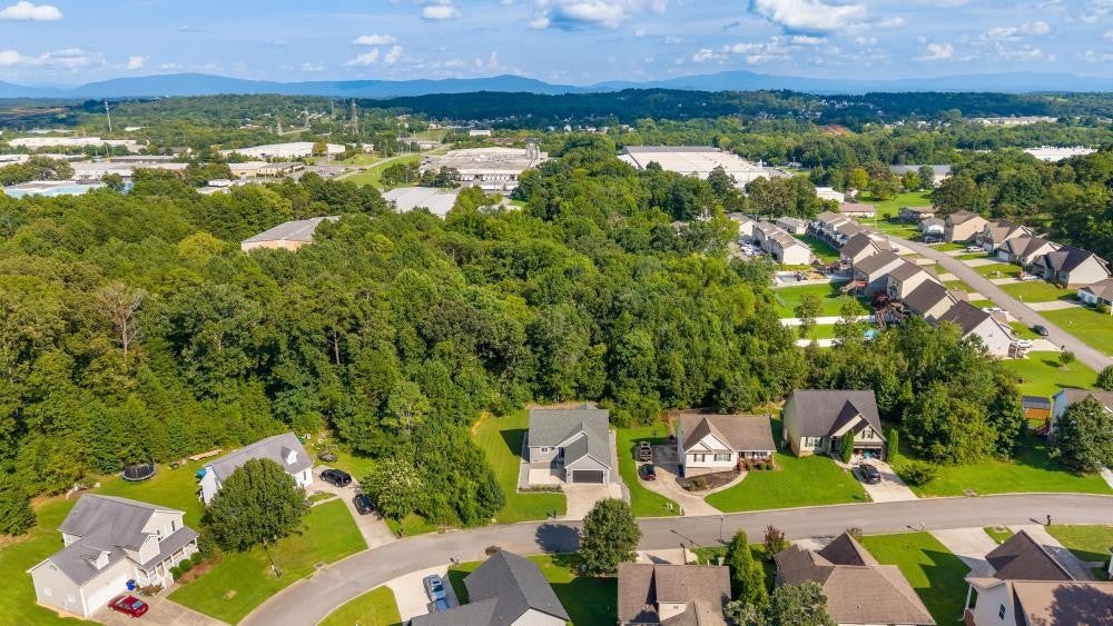 1428 Woodland Cove Drive NE