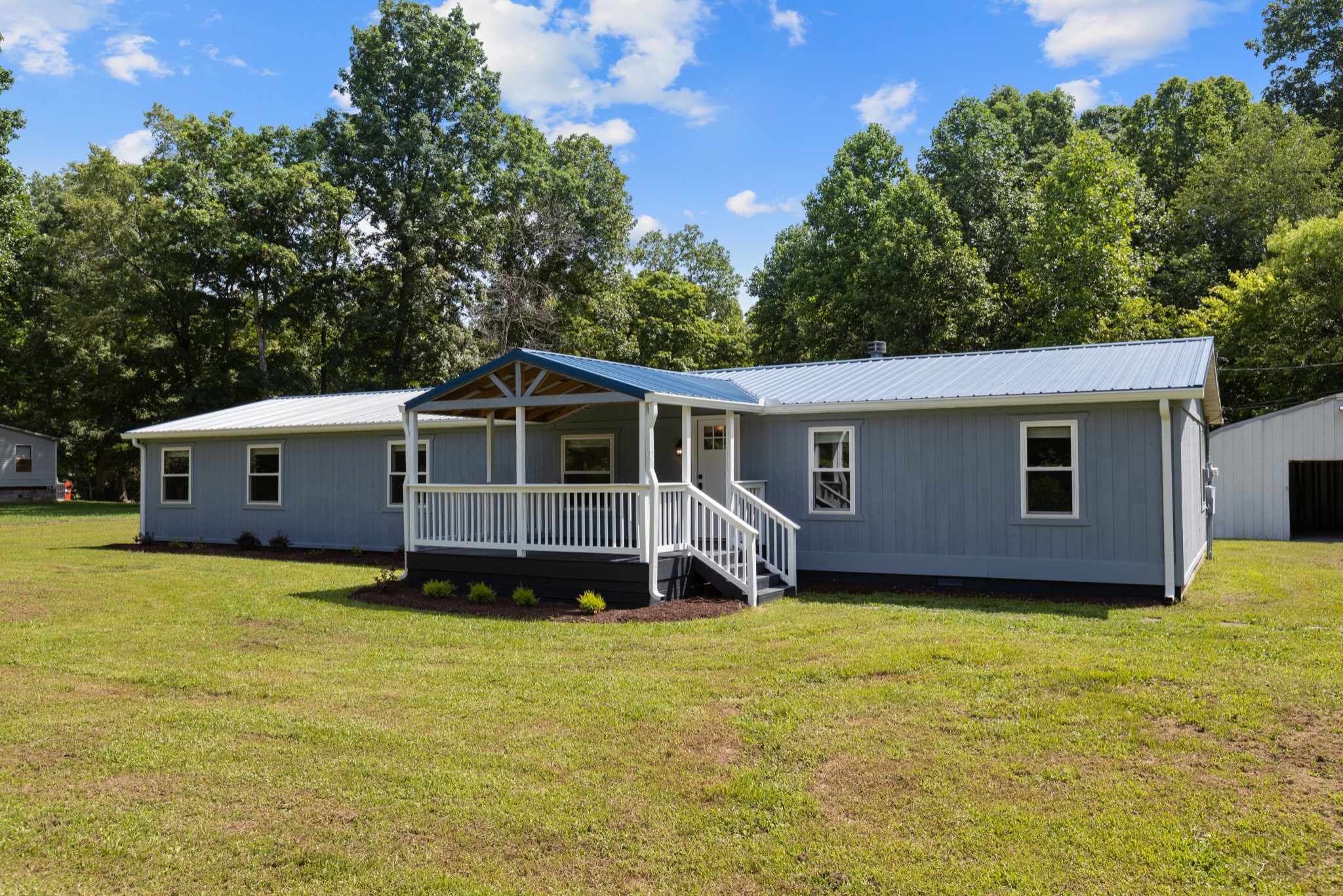 633 Friendship Acres Dr