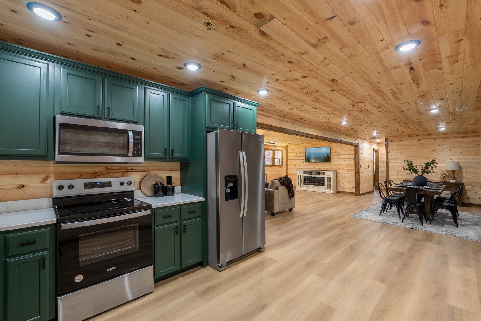 1602 Eds Ln