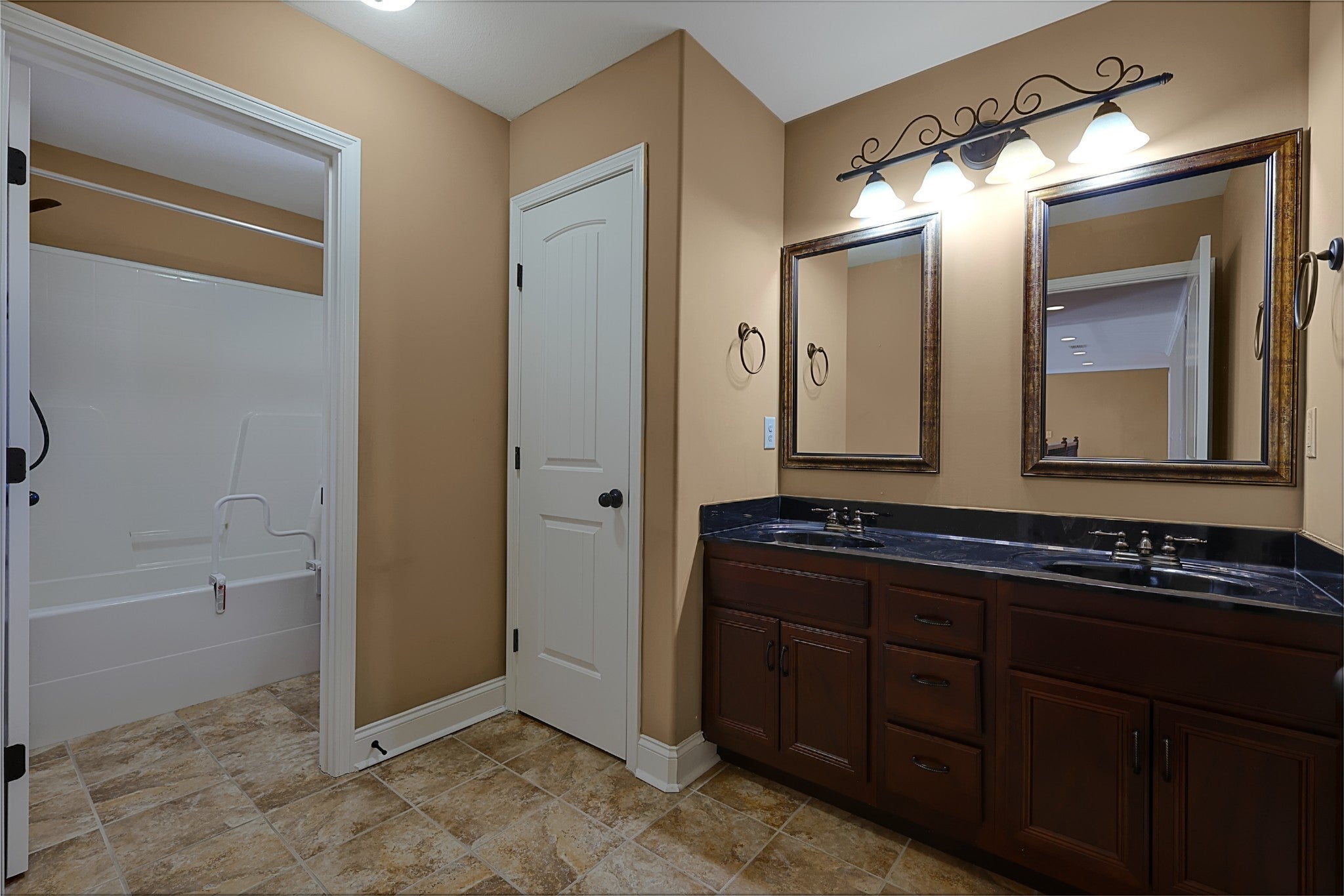 995 Terraceside Cir