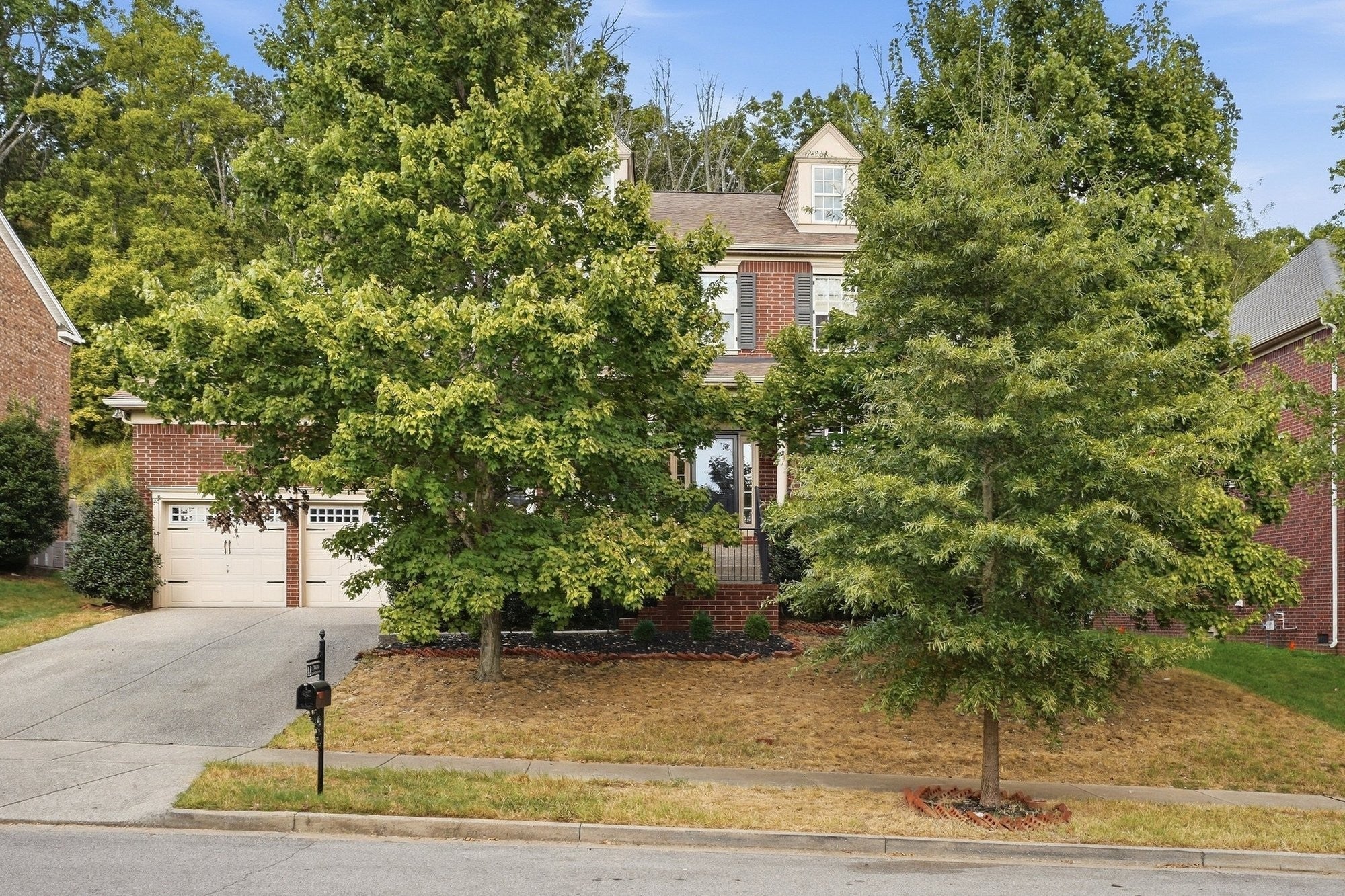 1414 Chantilly Ln