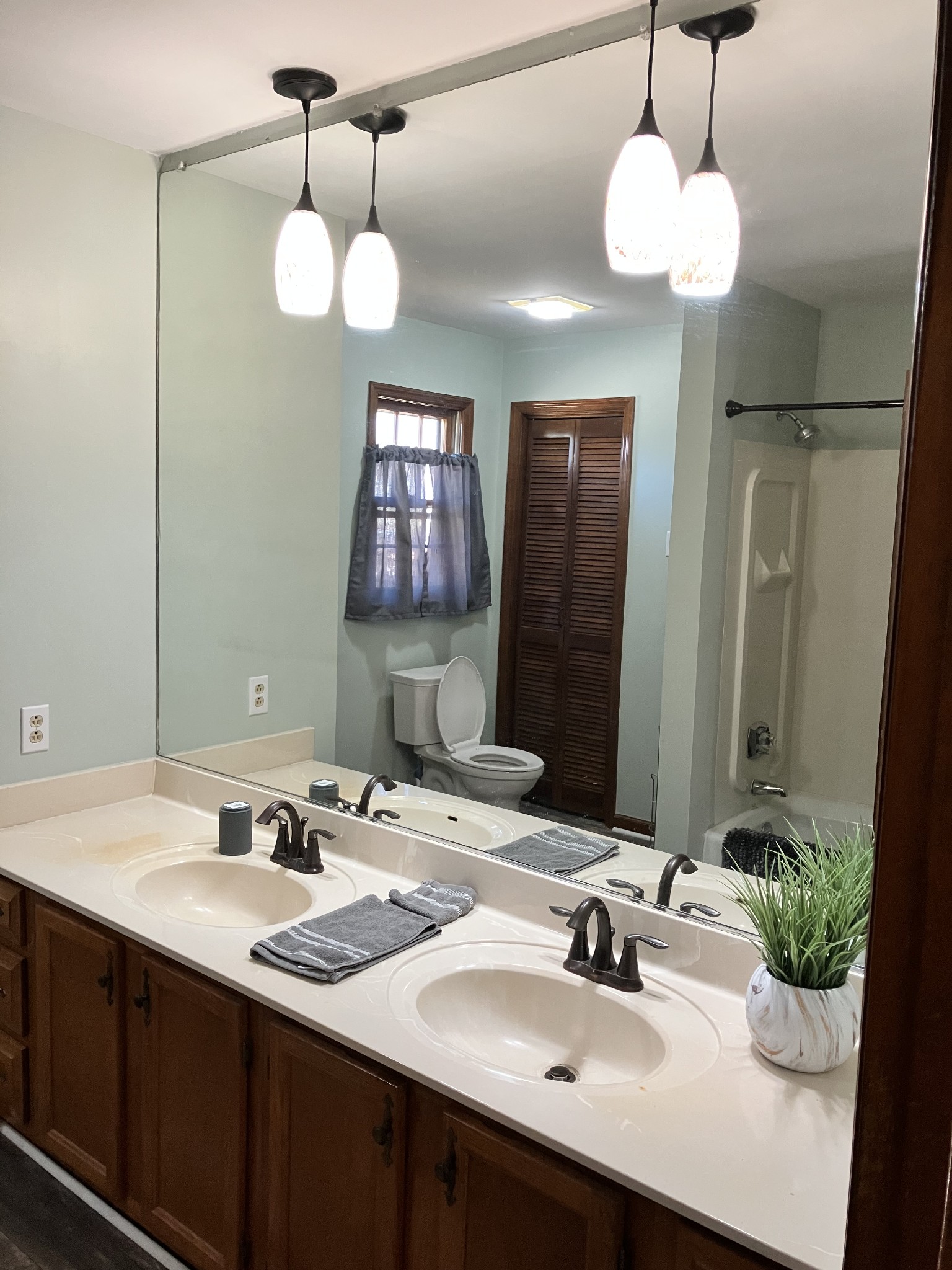 Columbia, Tennessee 38401, United States, 4 Bedrooms Bedrooms, ,2 BathroomsBathrooms,Residential,Active,10445