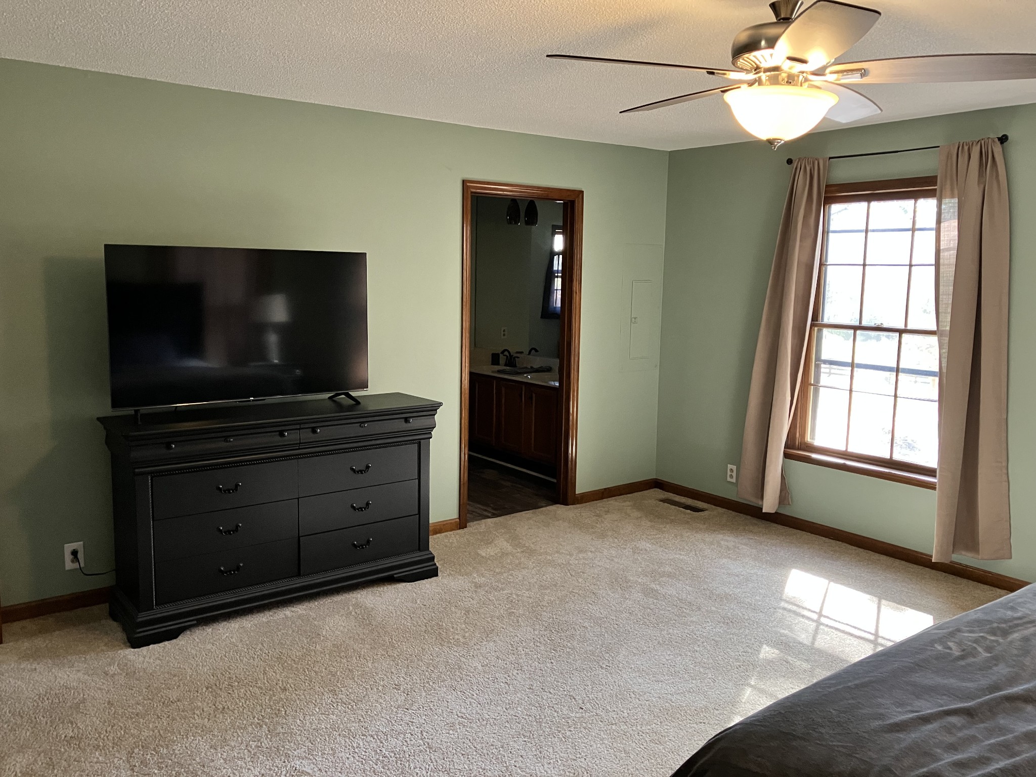 Columbia, Tennessee 38401, United States, 4 Bedrooms Bedrooms, ,2 BathroomsBathrooms,Residential,Active,10445