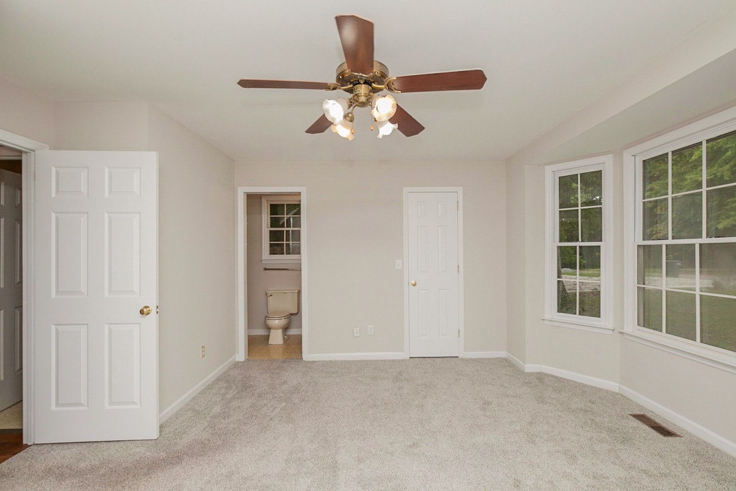 2906 Curtiswood Ln E