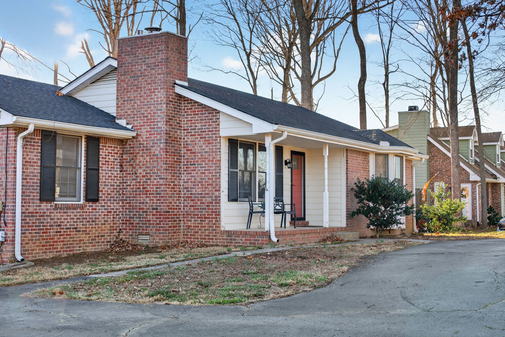 2906 Curtiswood Ln E