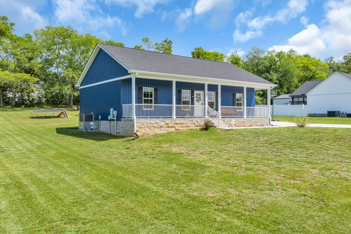 70 Crestview Dr