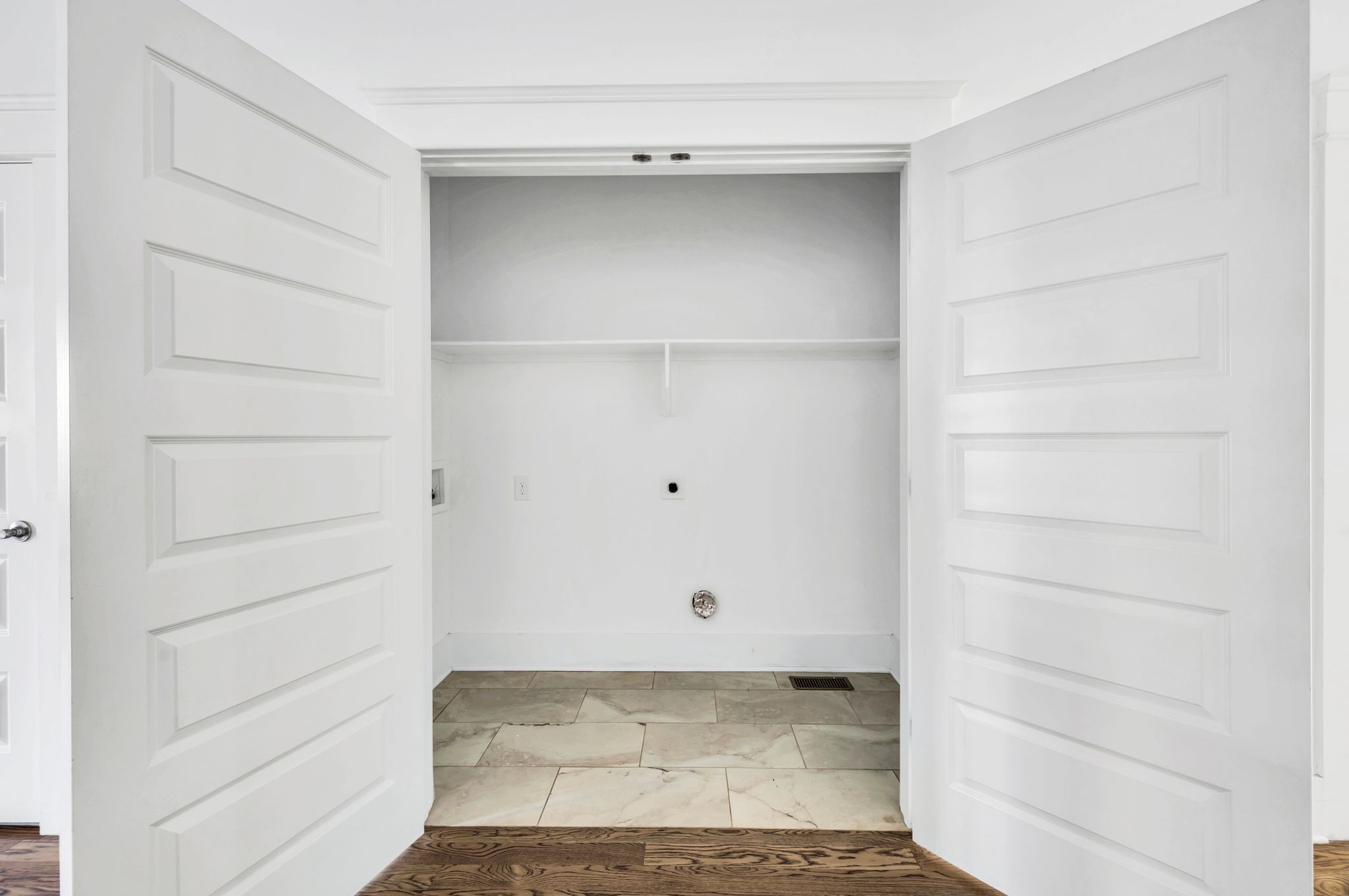 Nashville, Tennessee 37209, United States, 3 Bedrooms Bedrooms, ,3 BathroomsBathrooms,Residential,Active,21192