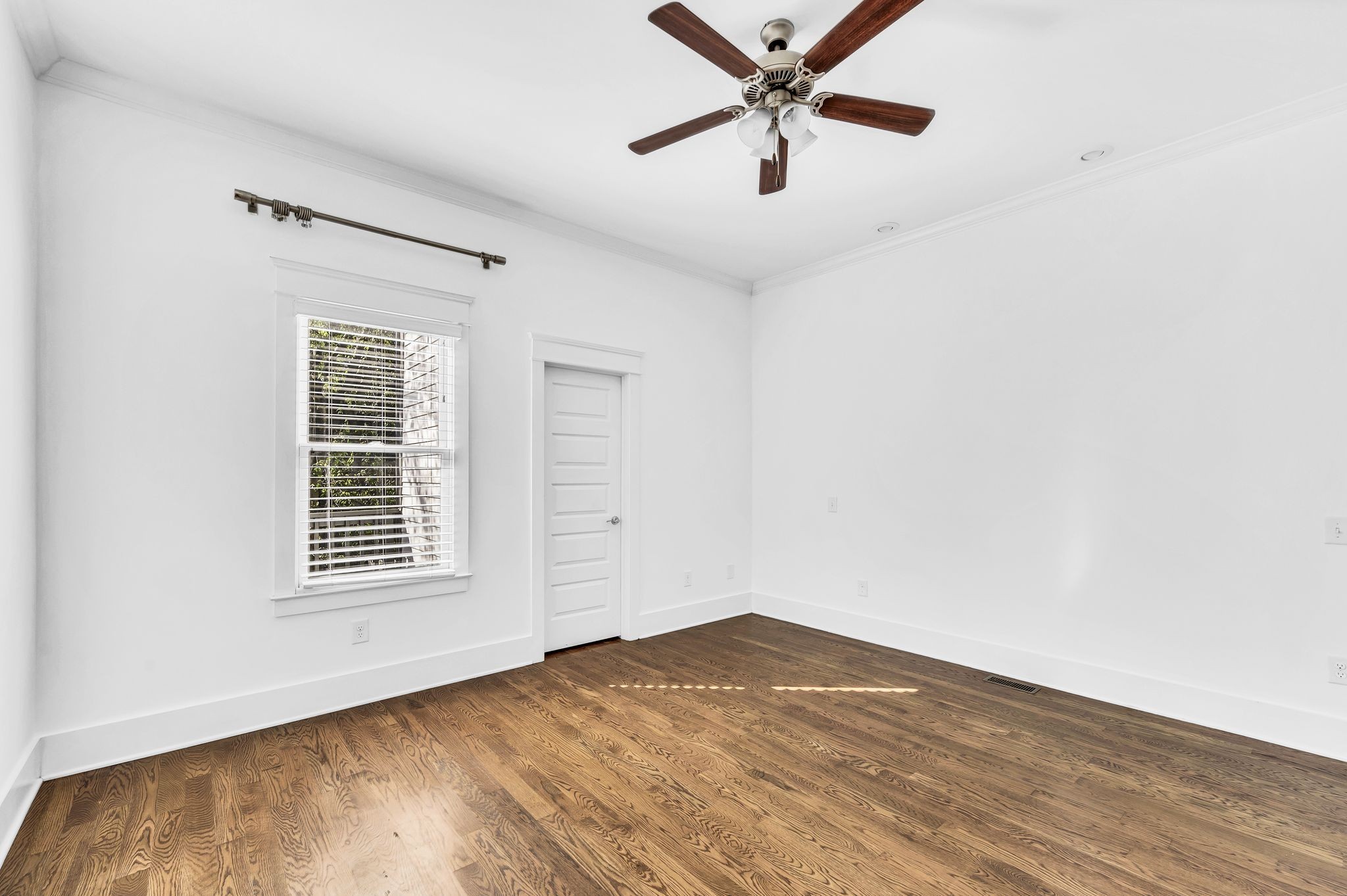 Nashville, Tennessee 37209, United States, 3 Bedrooms Bedrooms, ,3 BathroomsBathrooms,Residential,Active,21192