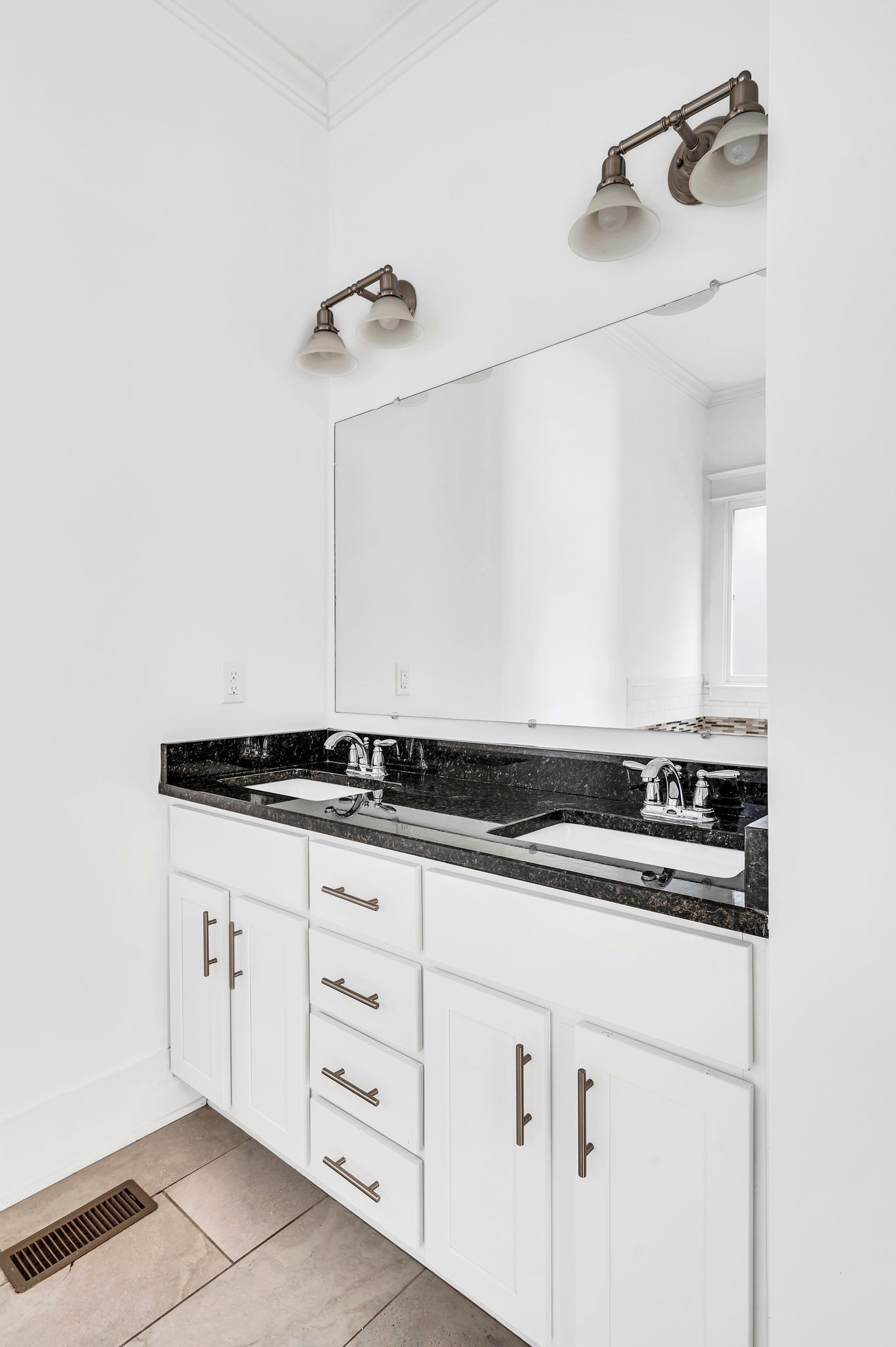 Nashville, Tennessee 37209, United States, 3 Bedrooms Bedrooms, ,3 BathroomsBathrooms,Residential,Active,21192