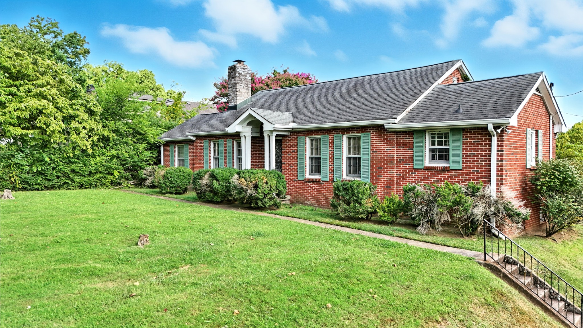 945 Inverness Ave