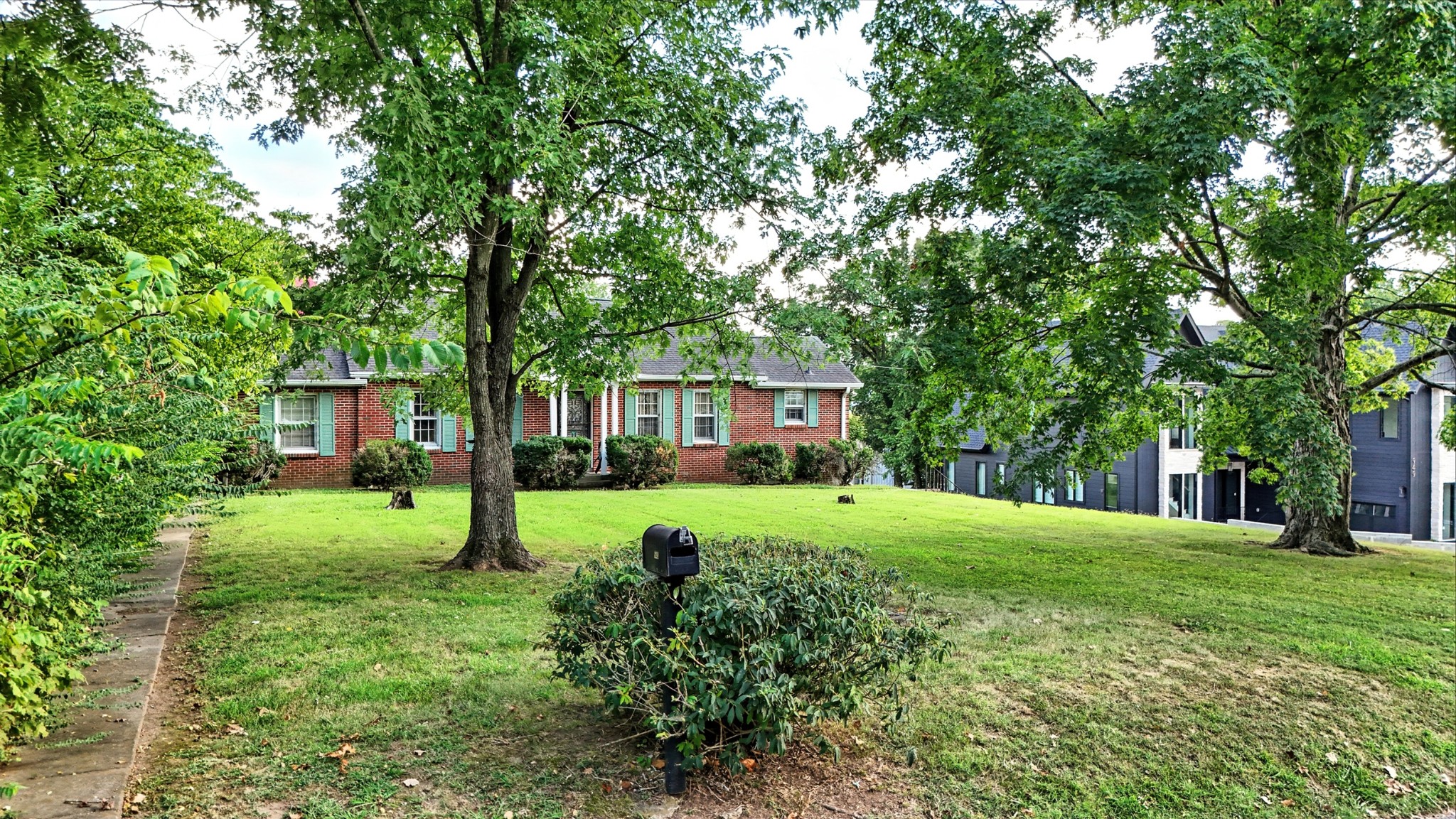 945 Inverness Ave