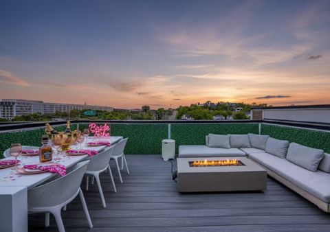 Photo of 3218 Charlotte Ave, Nashville, TN 37209 (MLS # 3211143)
