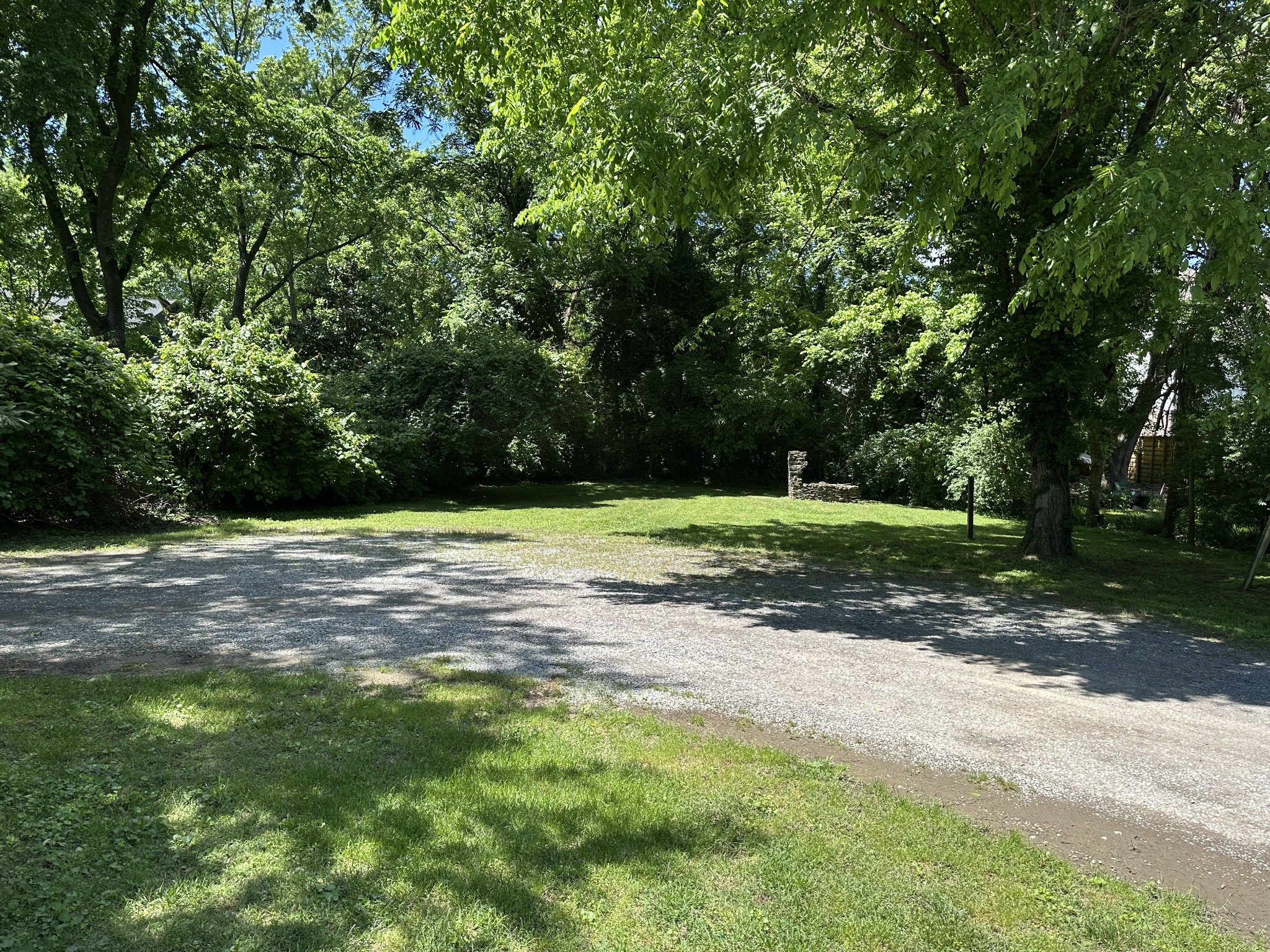 2910 Woodlawn Dr