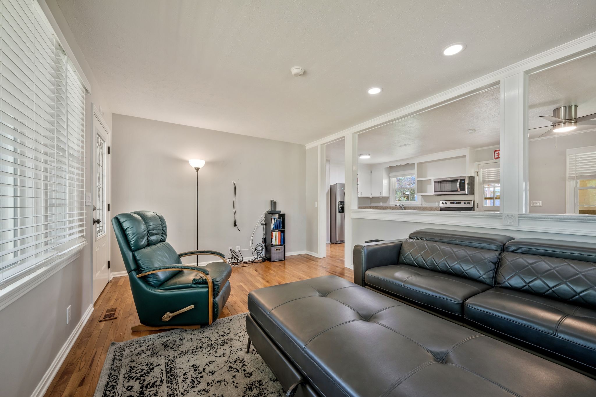 106 Sherry Ln