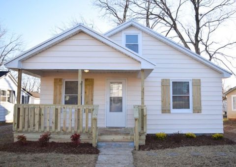 Photo of 413 5th St, Lawrenceburg, TN 38464 (MLS # 3180117)