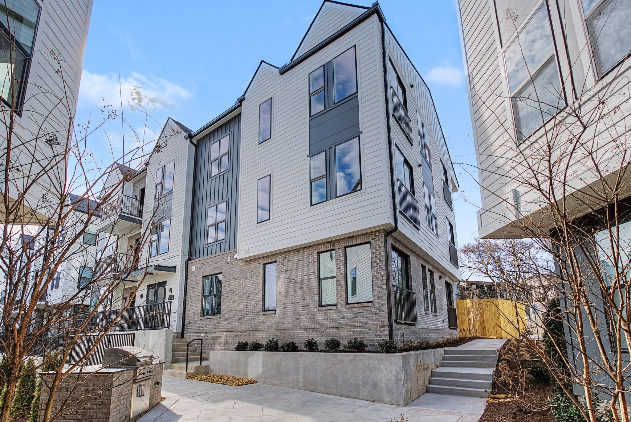 505 Community Ct 201