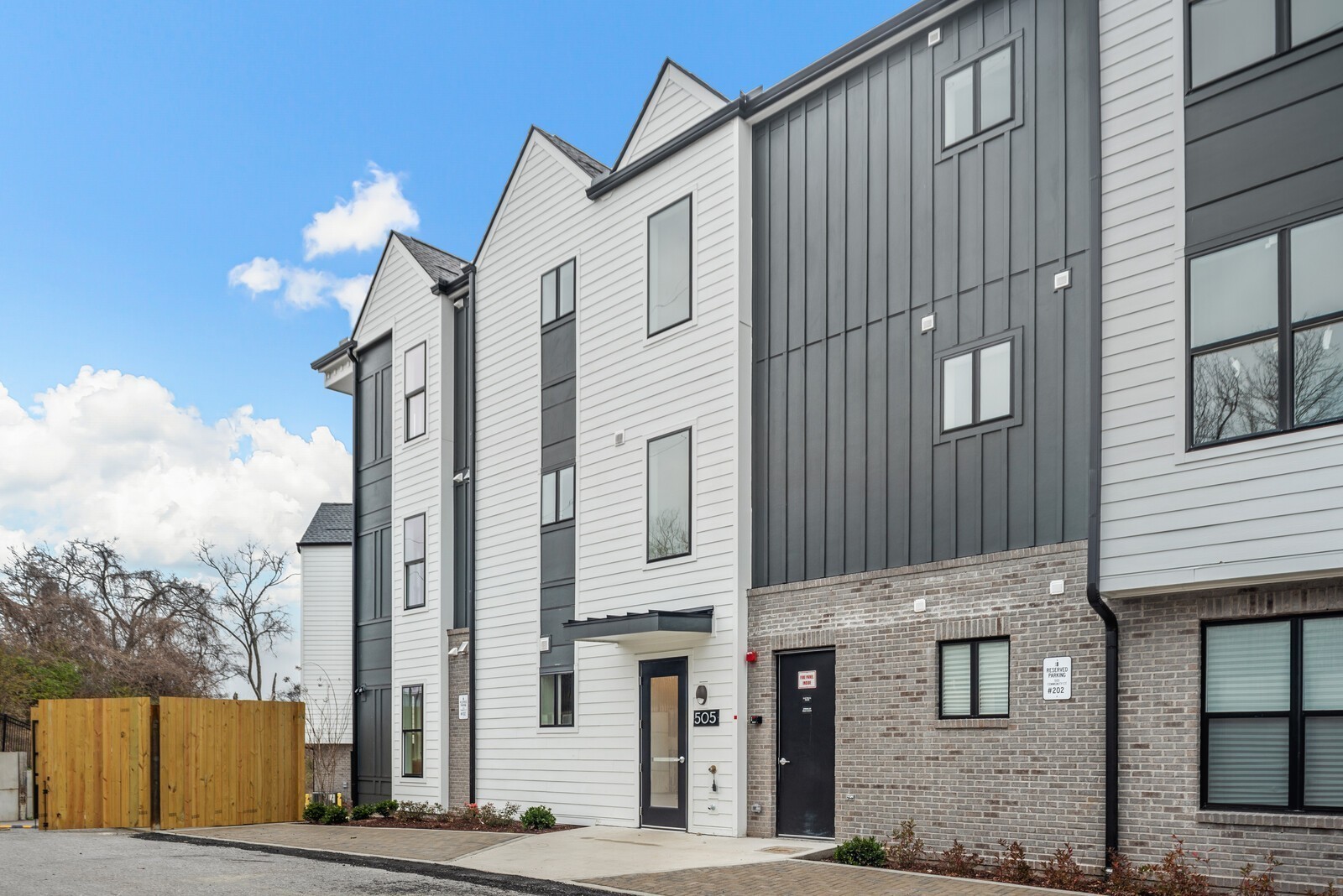 505 Community Ct 201