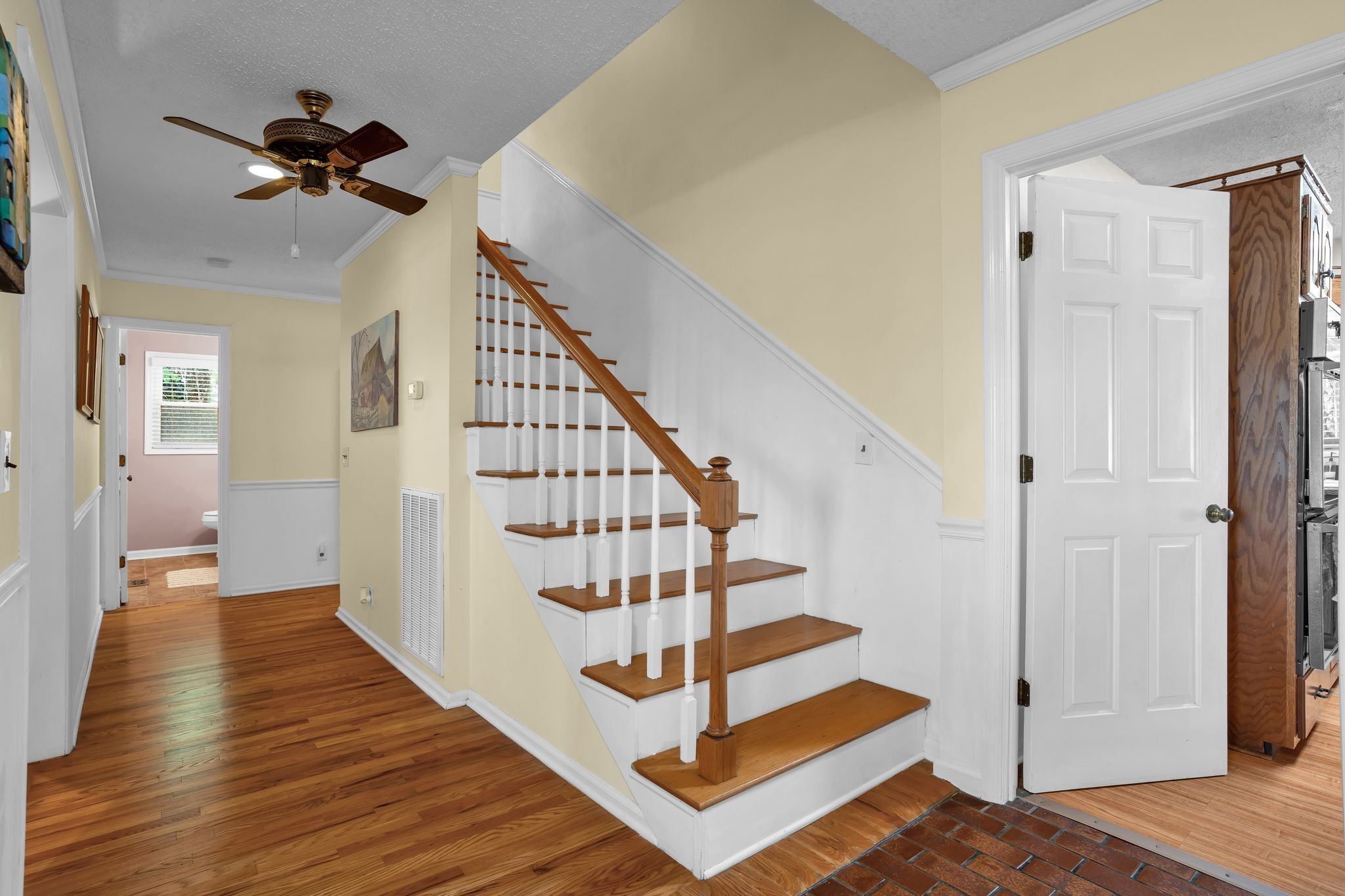 1057 Hillview Dr