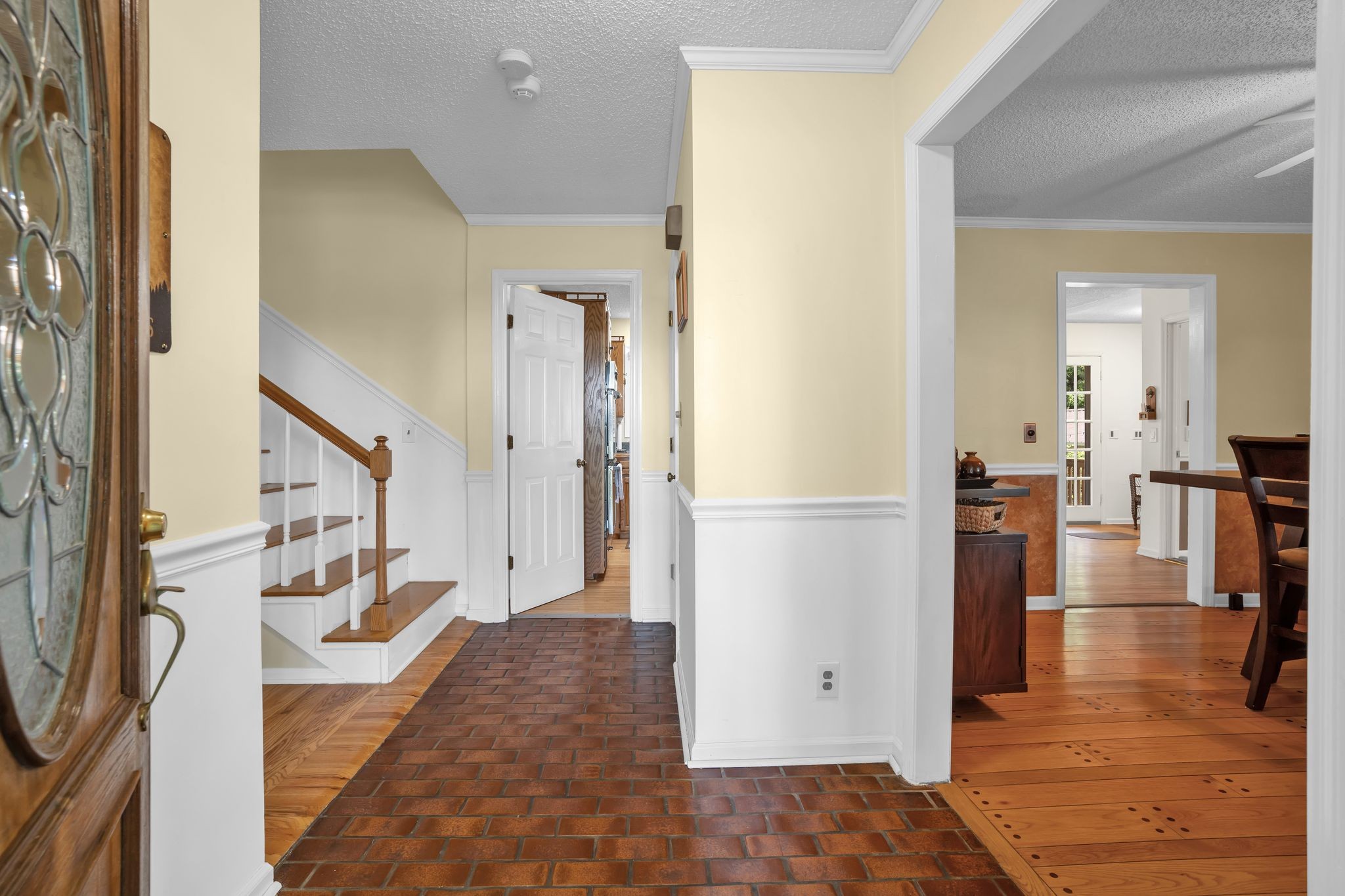 1057 Hillview Dr