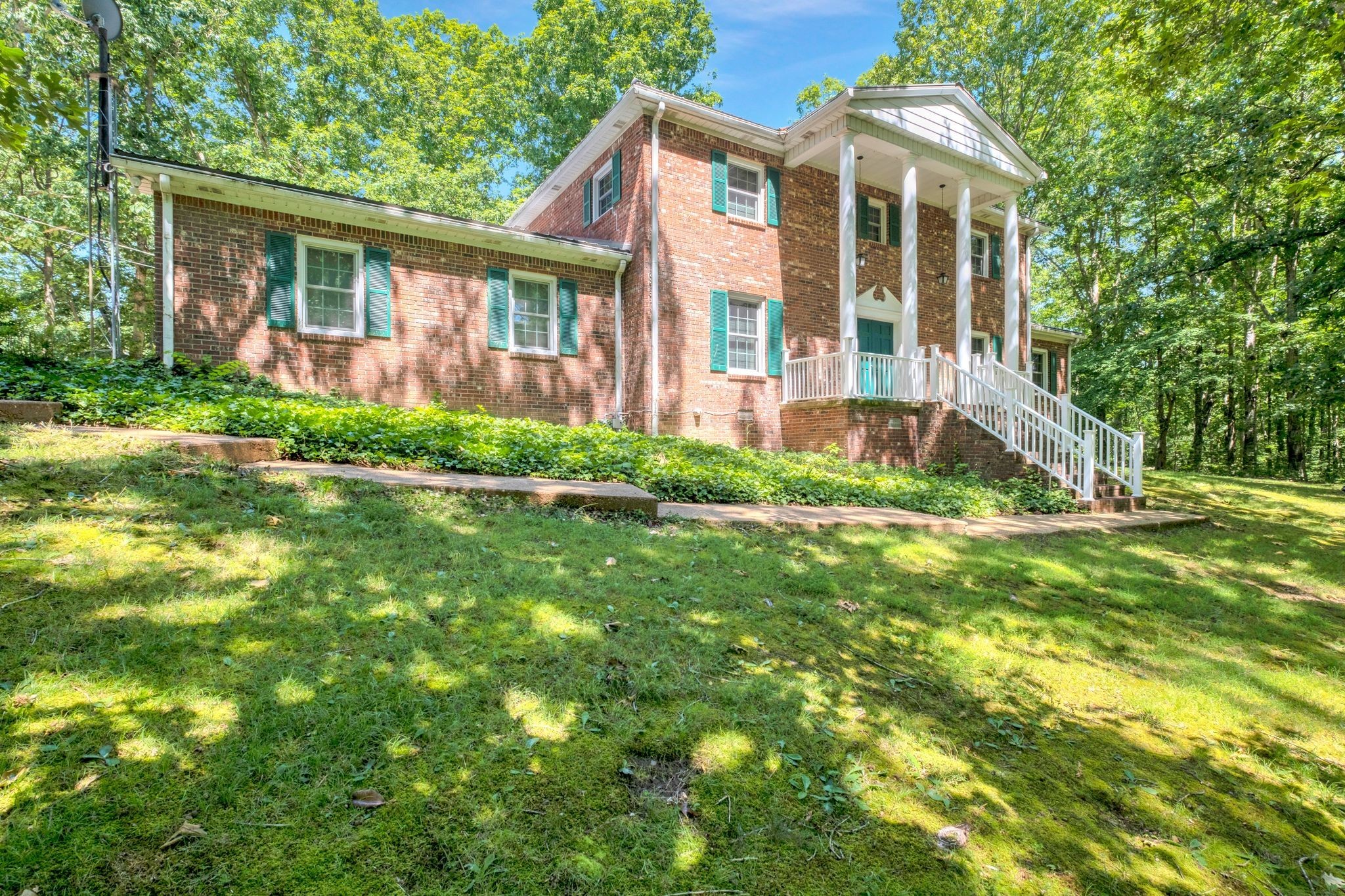 107 Leslie Ln