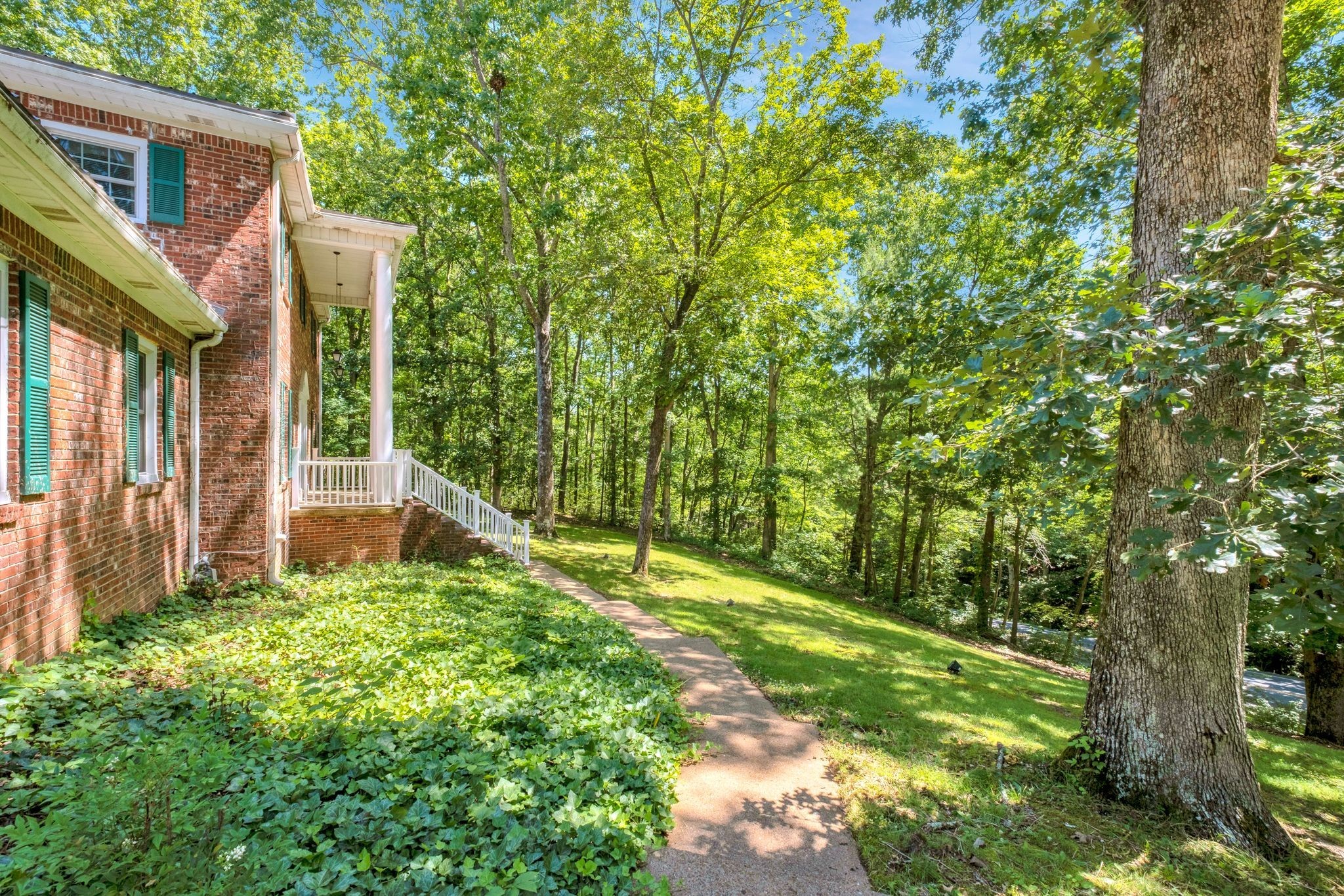 107 Leslie Ln