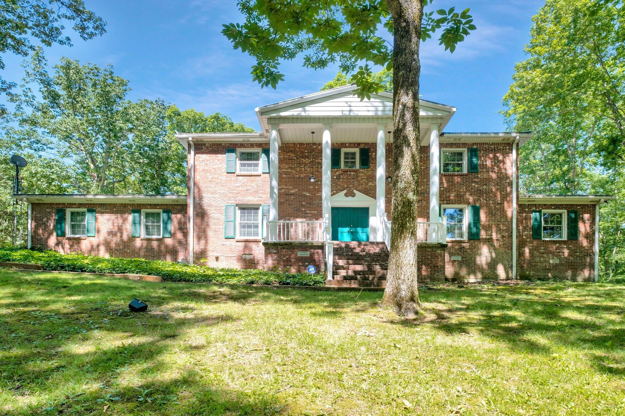 107 Leslie Ln